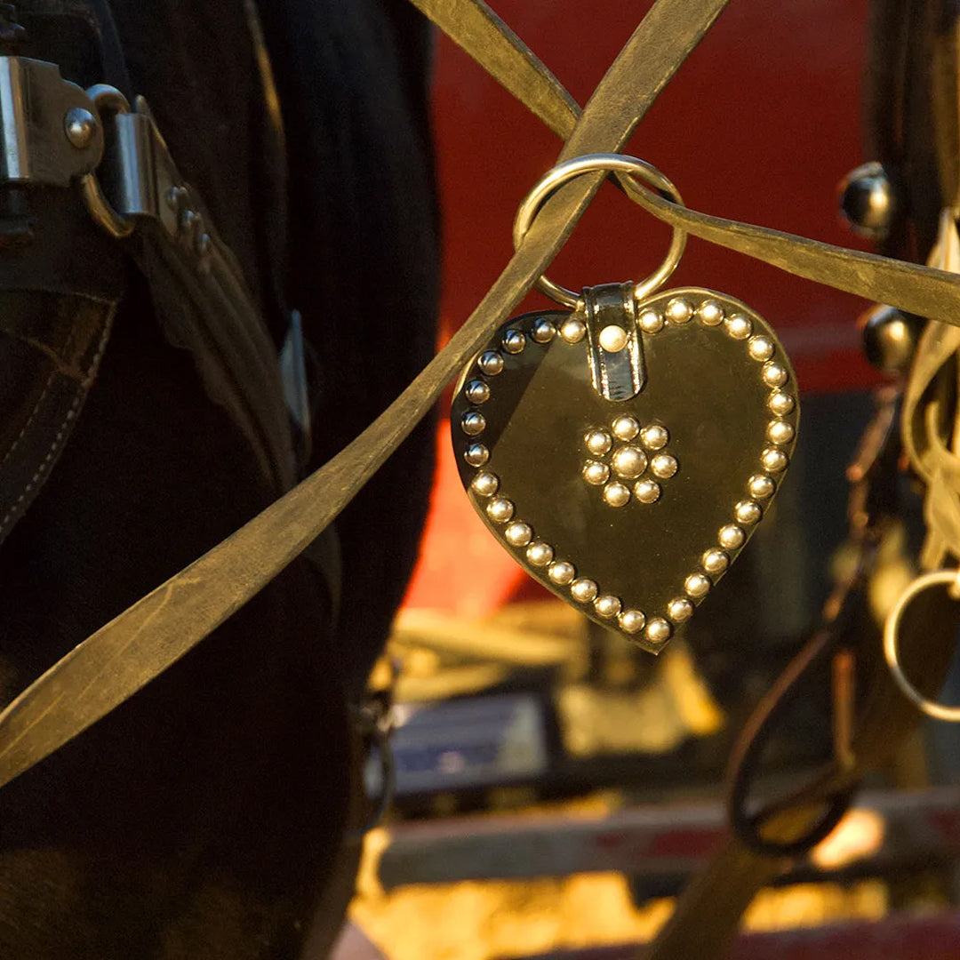 Give the unique gift of safety AND style this Holiday season. Used when driving a team of horses, the cross-check lines go through the ring of your line drop, helping to prevent your lines from catching under the neck yoke.